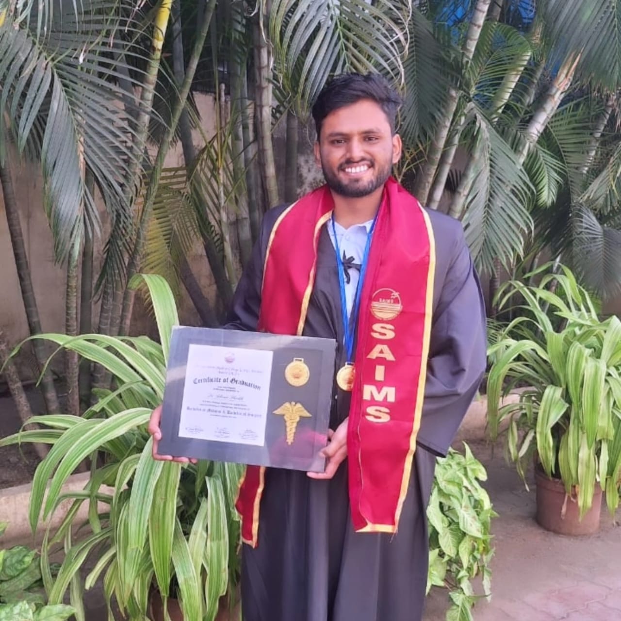 बड़वानी के अदनान शेख बने एमबीबीएस डॉक्टर: चिकित्सा क्षेत्र में कायम की परिवार की चौथी पीढ़ी की विरासत, बड़े भाई भी बन रहे सर्जन