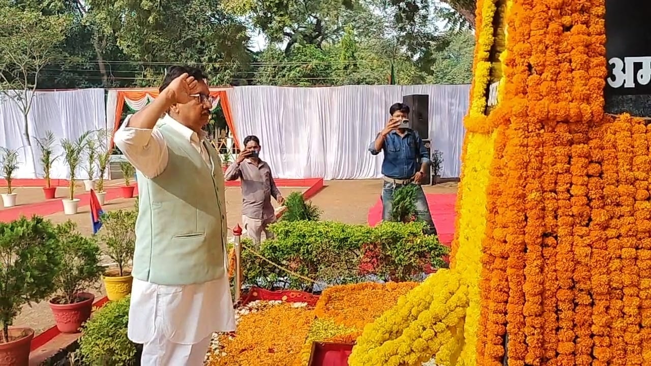 पुलिस स्मृति दिवस पर मंत्री डॉ. कुंवर विजय शाह ने दी श्रद्धांजलि, कहा- शहीदों के त्याग ने सुनिश्चित की हमारी सुरक्षा