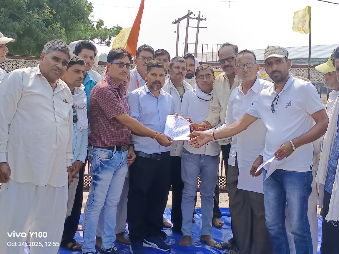 सीसीआई शुरू करने की मांग पर राष्ट्रीय किसान मजदूर महासंघ ने कसरावद मंडी गेट पर लगाया ताला, प्रशासन ने समझाइश देकर खुलवाया