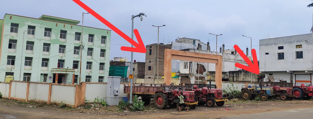 “बेटी बचाओ, बेटी पढ़ाओ” के नारे पर सवाल — कैलाश नगर आदिवासी बालिका छात्रावास पर अतिक्रमण, 9 जुलाई को दिए आवेदन के बाद भी कार्रवाई नहीं