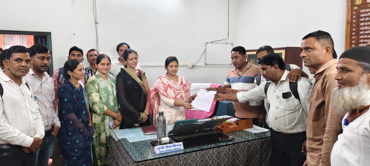 📢 4 माह का वेतन रुका! कसरावद के ग्राम रोजगार सहायकों ने दिवाली से पहले 9 दिन की छुट्टी के लिए दिया आवेदन। 💰