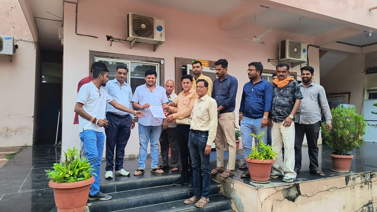 🌳 लव-कुश के नाम पर उद्यान का नामकरण हो, बड़वानी नपा को जागृत हिन्दू मंच ने सौंपा ज्ञापन।