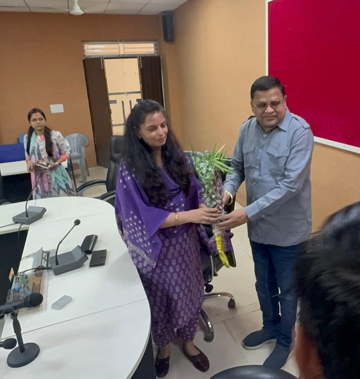 आदिवासी समाज  प्रतिनिधि मंडल ने कलेक्टर नीतू माथुर से की मुलाकात,छीतू किराड़ की मूर्ति स्थापना सहित कई जनमुद्दों पर की चर्चा