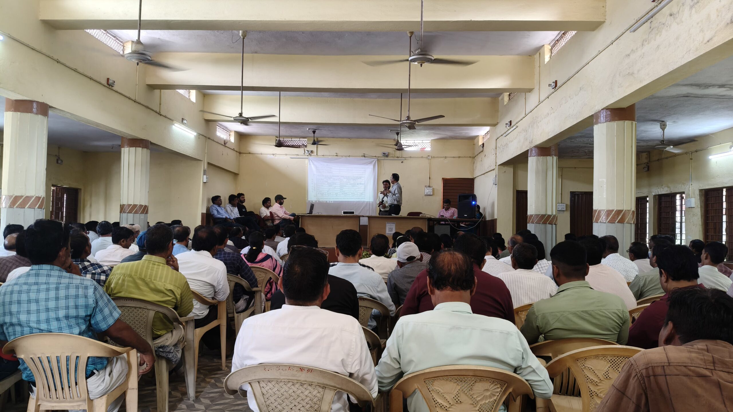 🗳️ कसरावद विधानसभा में निर्वाचक नामावली पुनरीक्षण कार्यक्रम शुरू; BLO, सुपरवाइजर को दिया गया विशेष प्रशिक्षण 📋🗓️ 04 नवंबर से गणना फॉर्म वितरण, प्रत्येक मतदाता के घर जाकर होगा सत्यापन; राजनीतिक दलों के अभिकर्ता करेंगे सहयोग