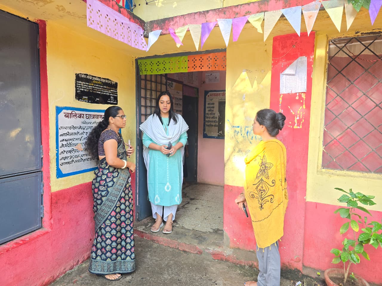 कलेक्टर ने जूनाझिरा बालिका छात्रावास का किया औचक निरीक्षण, भोजन की गुणवत्ता और सुरक्षा पर दिए सख्त निर्देश