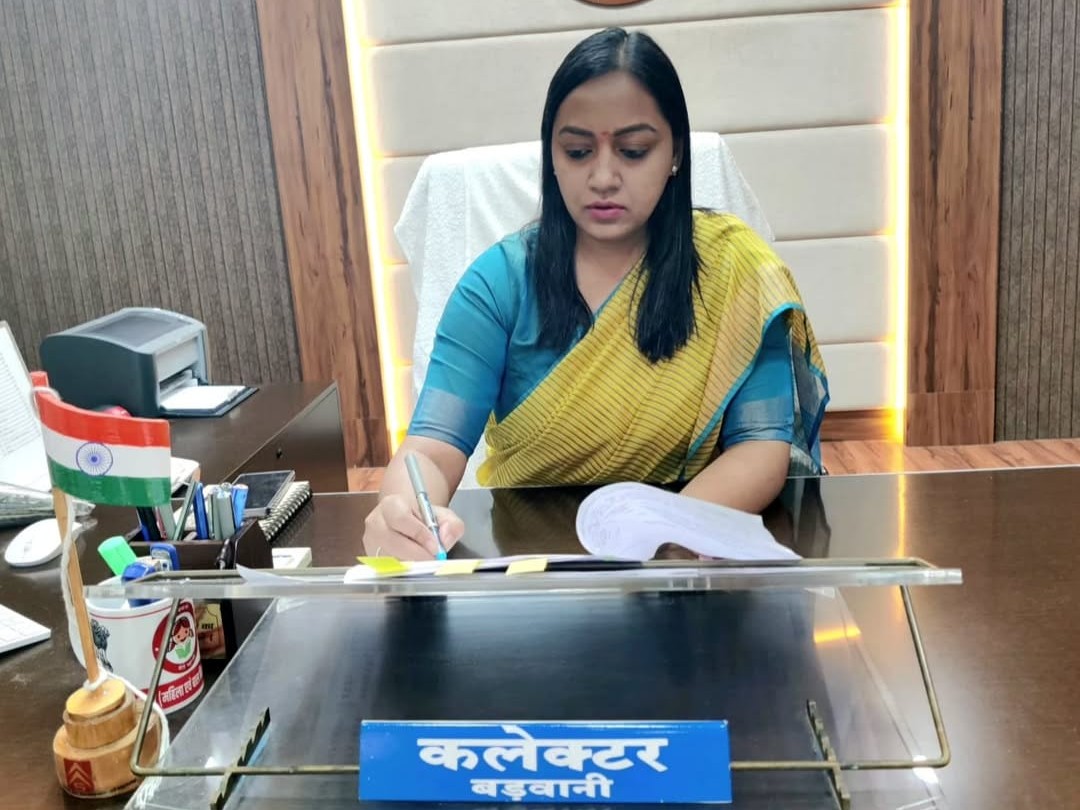 अनियमितताओं की जांच के लिए शिक्षा केन्द्र बड़वानी में सामग्री क्रय की शिकायतों पर कलेक्टर ने गठित किया दल