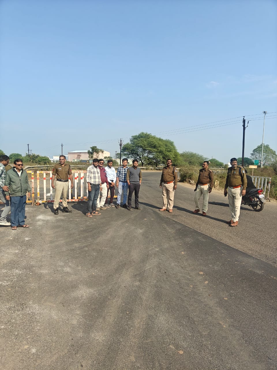 ​खलघाट में किसान आंदोलन के चलते बड़वानी ज़िला प्रशासन अलर्ट मोड में, ⚠️ सीमावर्ती क्षेत्रों में सुरक्षा बल तैनात