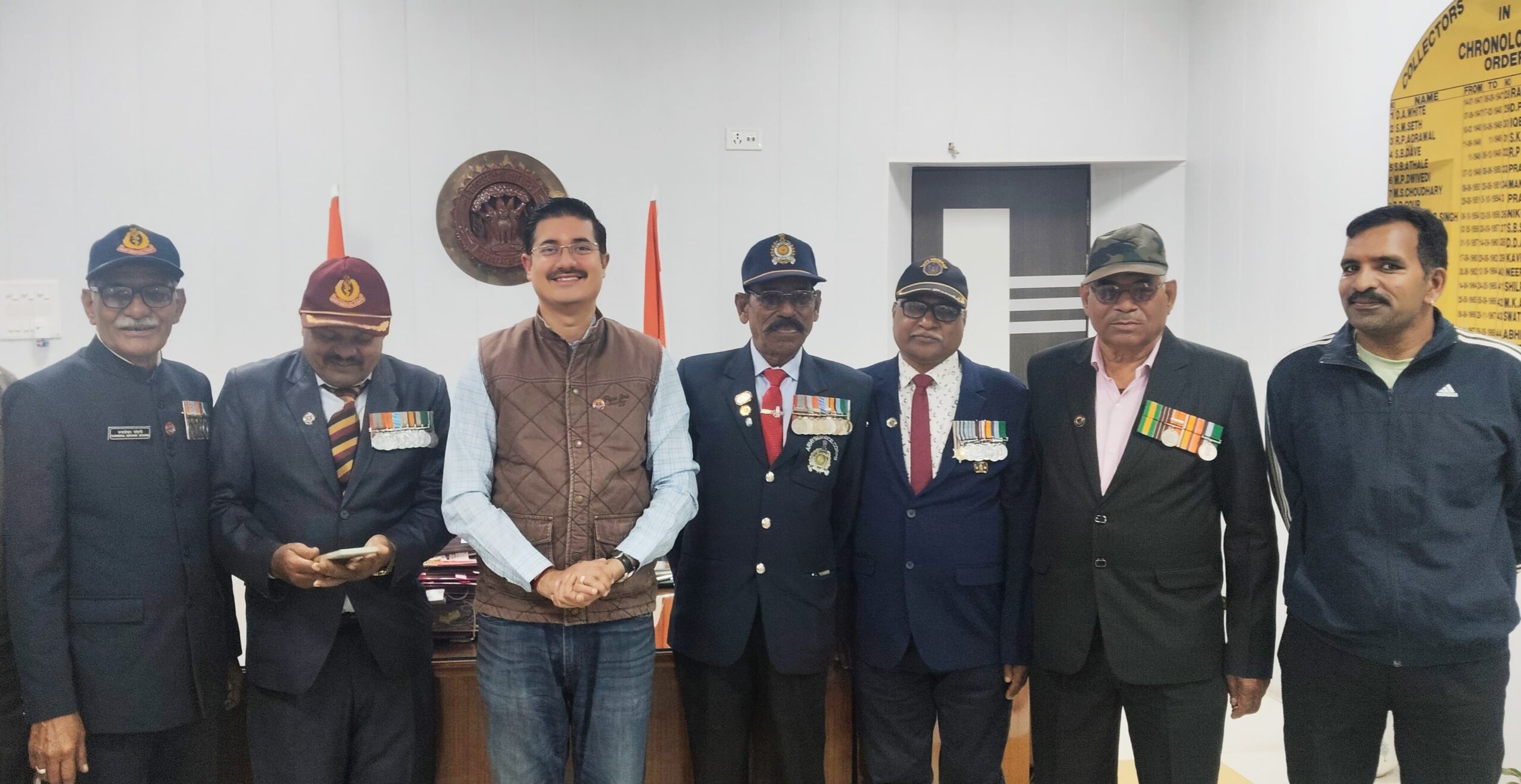 सशस्त्र सेना झंडा दिवस पर कलेक्टर गुप्ता ने दी बधाई सैनिक कल्याण के लिए राशि भेंट कर सभी से सहयोग की अपील