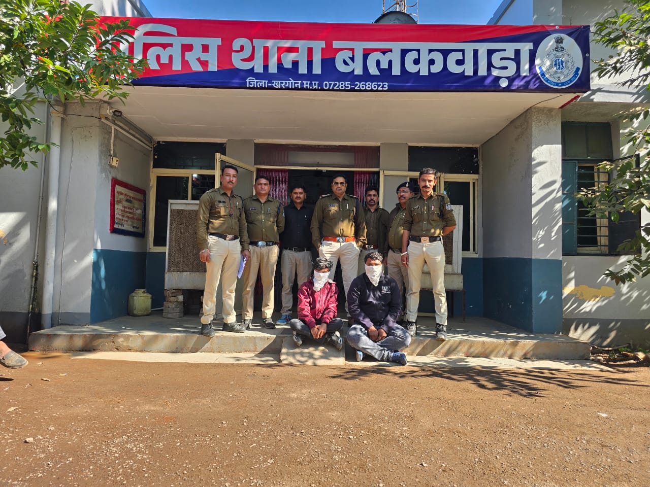 किसानों की यूरिया खाद की कालाबाजारी करने वालों पर बलकवाड़ा पुलिस की कड़ी कार्रवाई महाकाल ट्रेडर्स के संचालक सहित 3 आरोपी गिरफ्तार