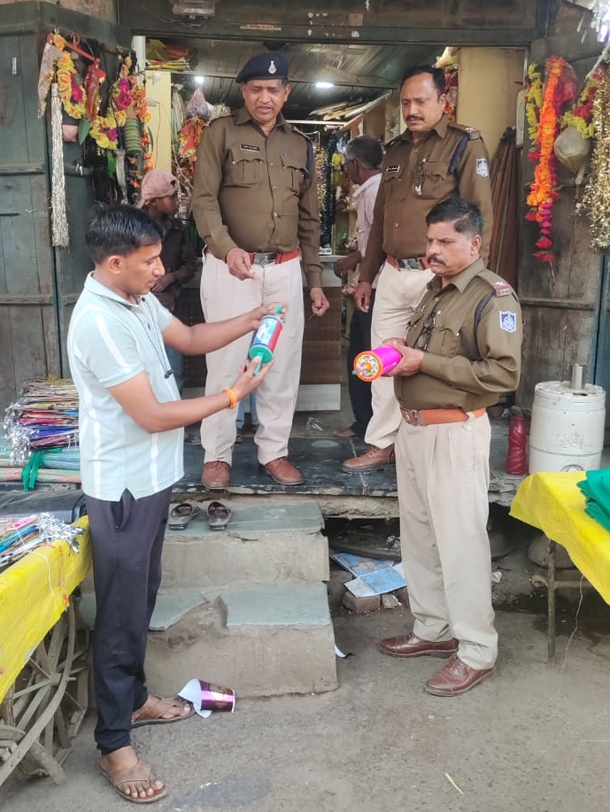 चायनीज मांजे का विक्रय और उपयोग प्रतिबंधित 🚫, बड़वानी पुलिस ने मकर संक्रांति से पहले शुरू किया विशेष चैकिंग अभियान 🚨