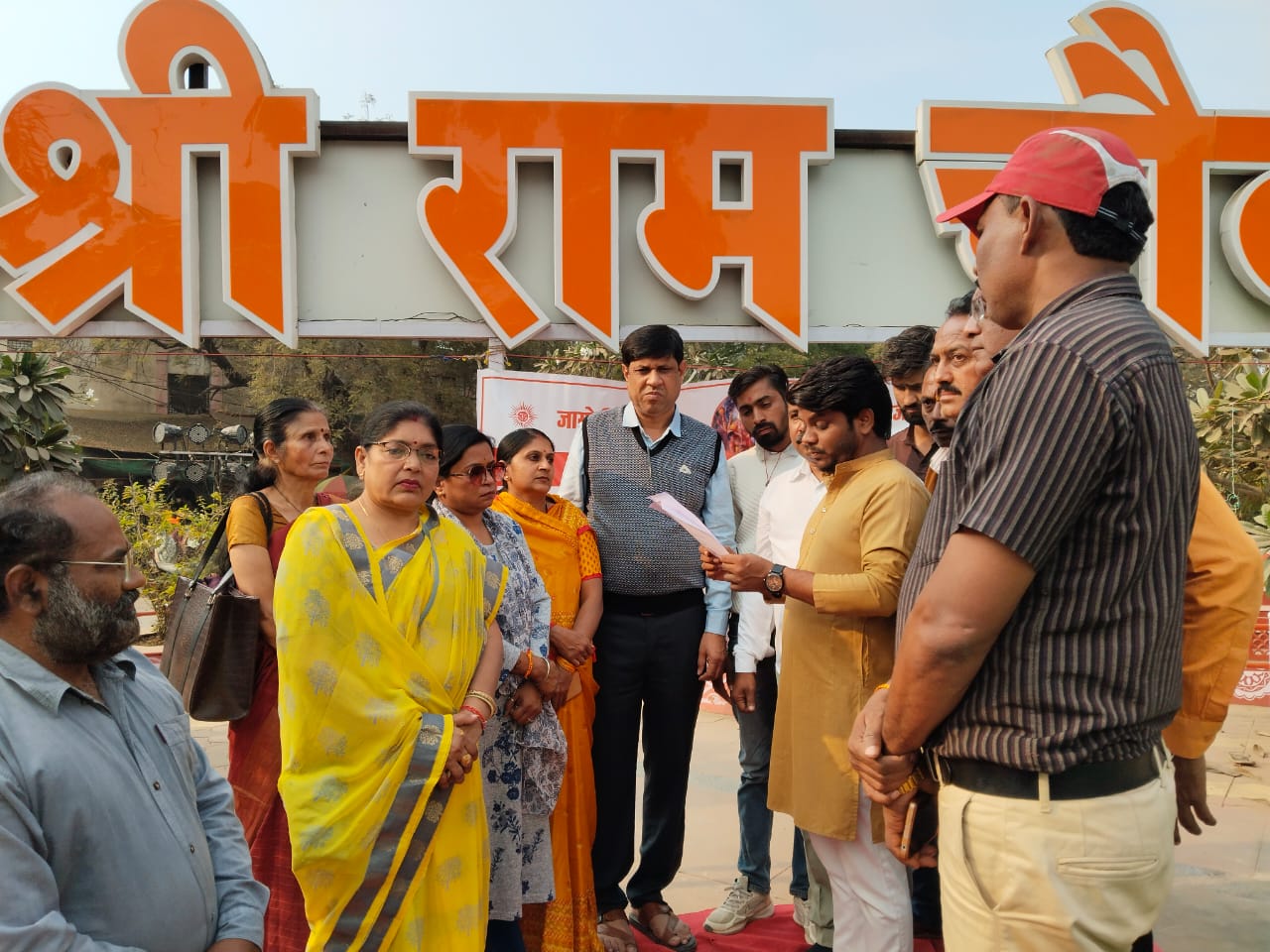 बड़वानी में हिंदू संगठनों का प्रदर्शन, बांग्लादेशी हिंसा और प्रशासनिक अनदेखी पर आक्रोश, तहसीलदार को ज्ञापन देकर कार्रवाई की मांग