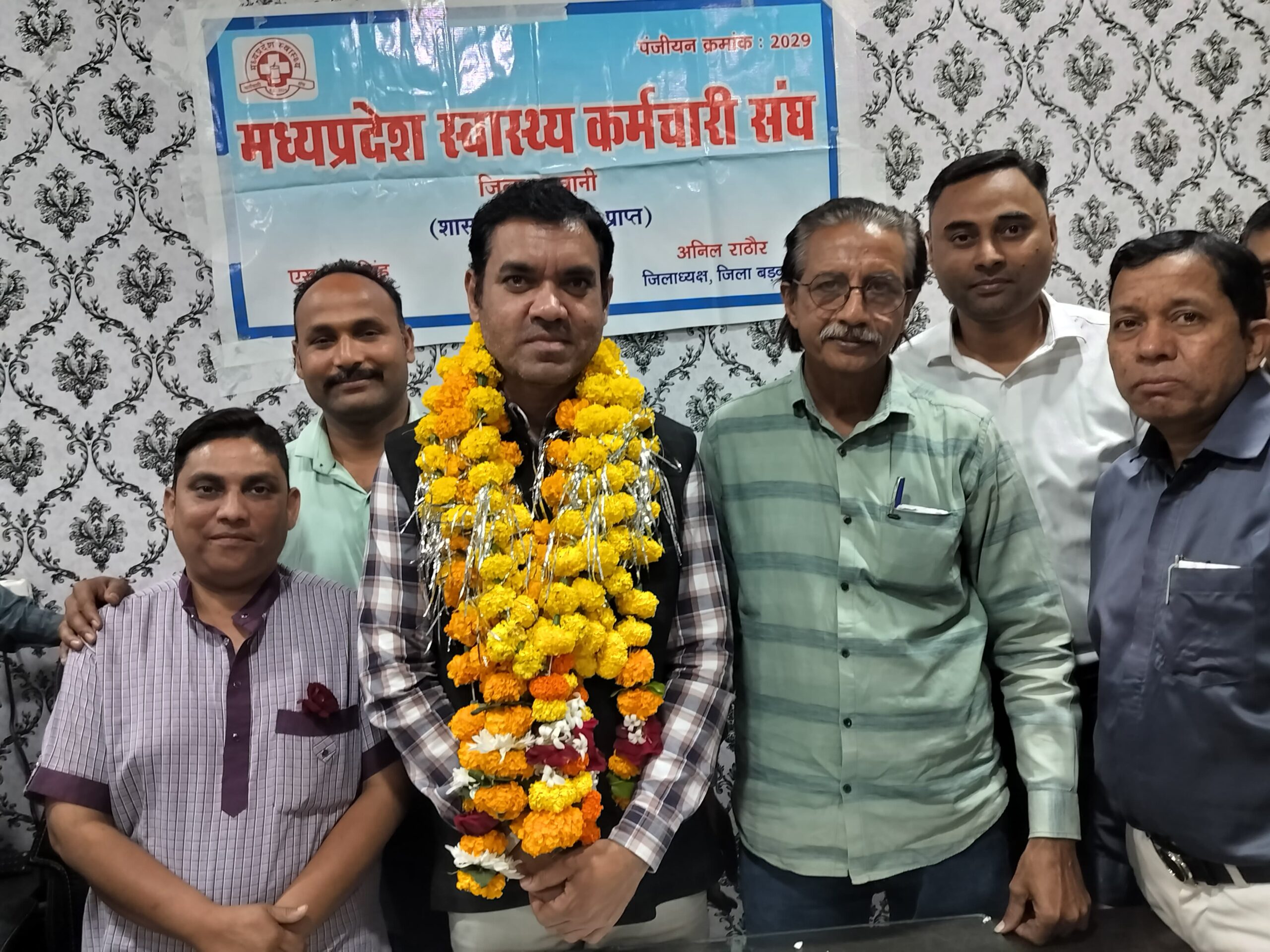 डॉ. मनोज खन्ना ने संभाला सिविल सर्जन का पदभार स्वास्थ्य कर्मचारी संघ ने फूलमालाओं से किया आत्मीय स्वागत