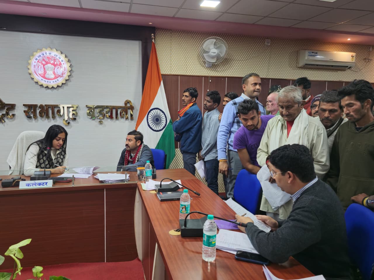 बड़वानी बायपास मार्ग के नए सर्वे का ग्रामीणों ने किया विरोध, कलेक्टर को जनसुनवाई में ज्ञापन सौंपकर निराकरण की मांग