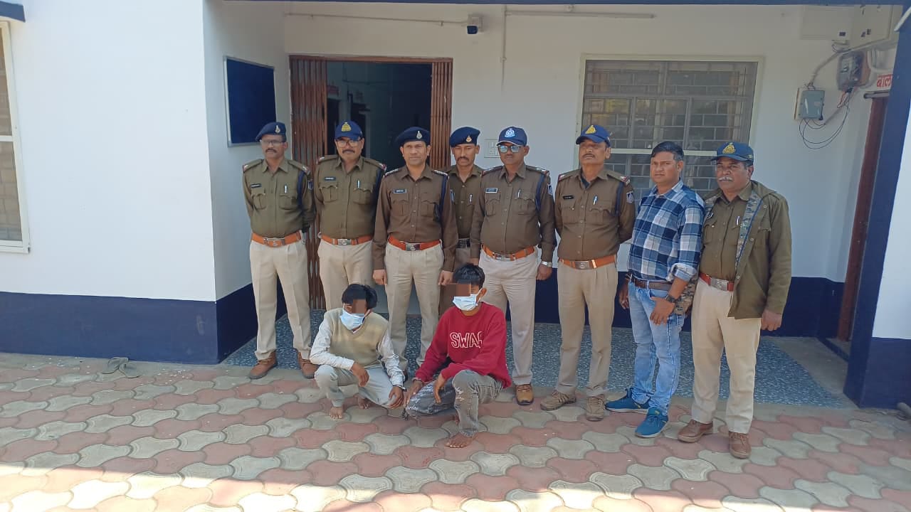 🚨 कियोस्क की आड़ में नकली नोटों का काला खेल 💸 बड़वानी की पलसूद पुलिस ने नाकाम की बड़ी साजिश 🚔 सिलावद से पलसूद तक फैला था जाली नोटों का नेटवर्क 🔥