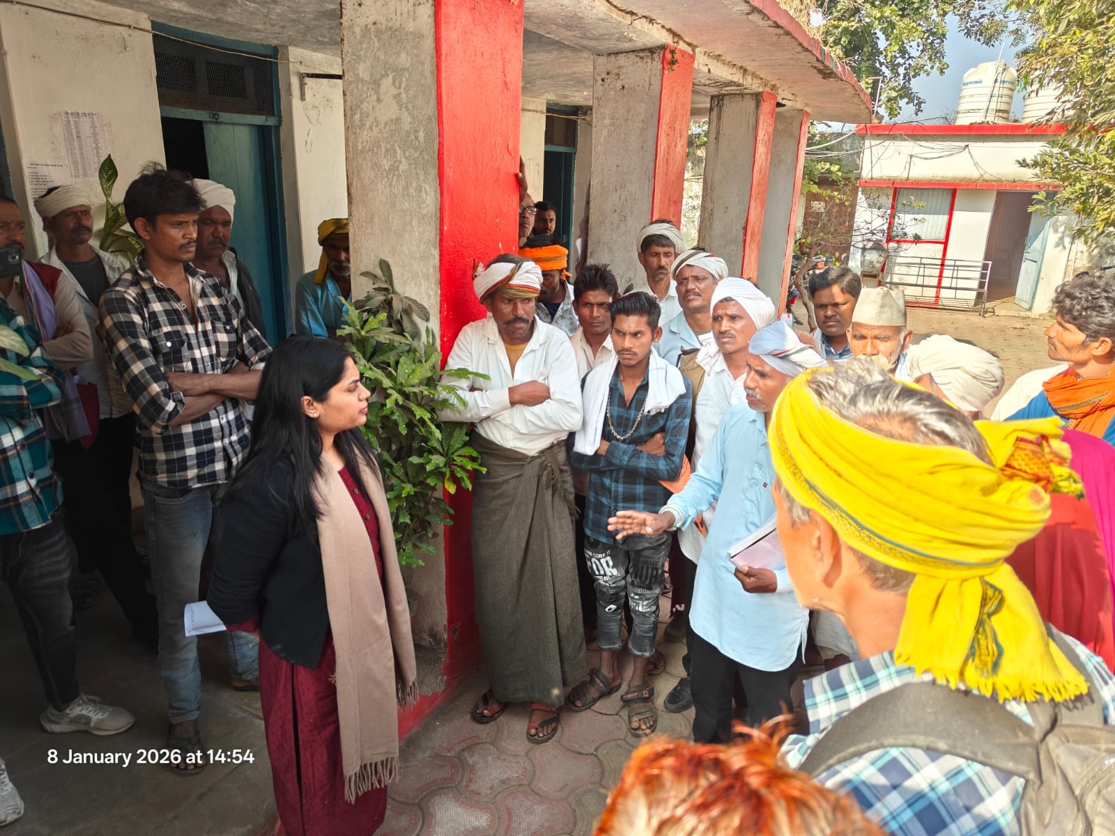 बड़वानी में प्रशासनिक लापरवाही या लोकतंत्र पर हमला? जिंदा आदिवासियों को कागजों में ‘मरा’ बताकर मतदाता सूची से काटा जा रहा नाम