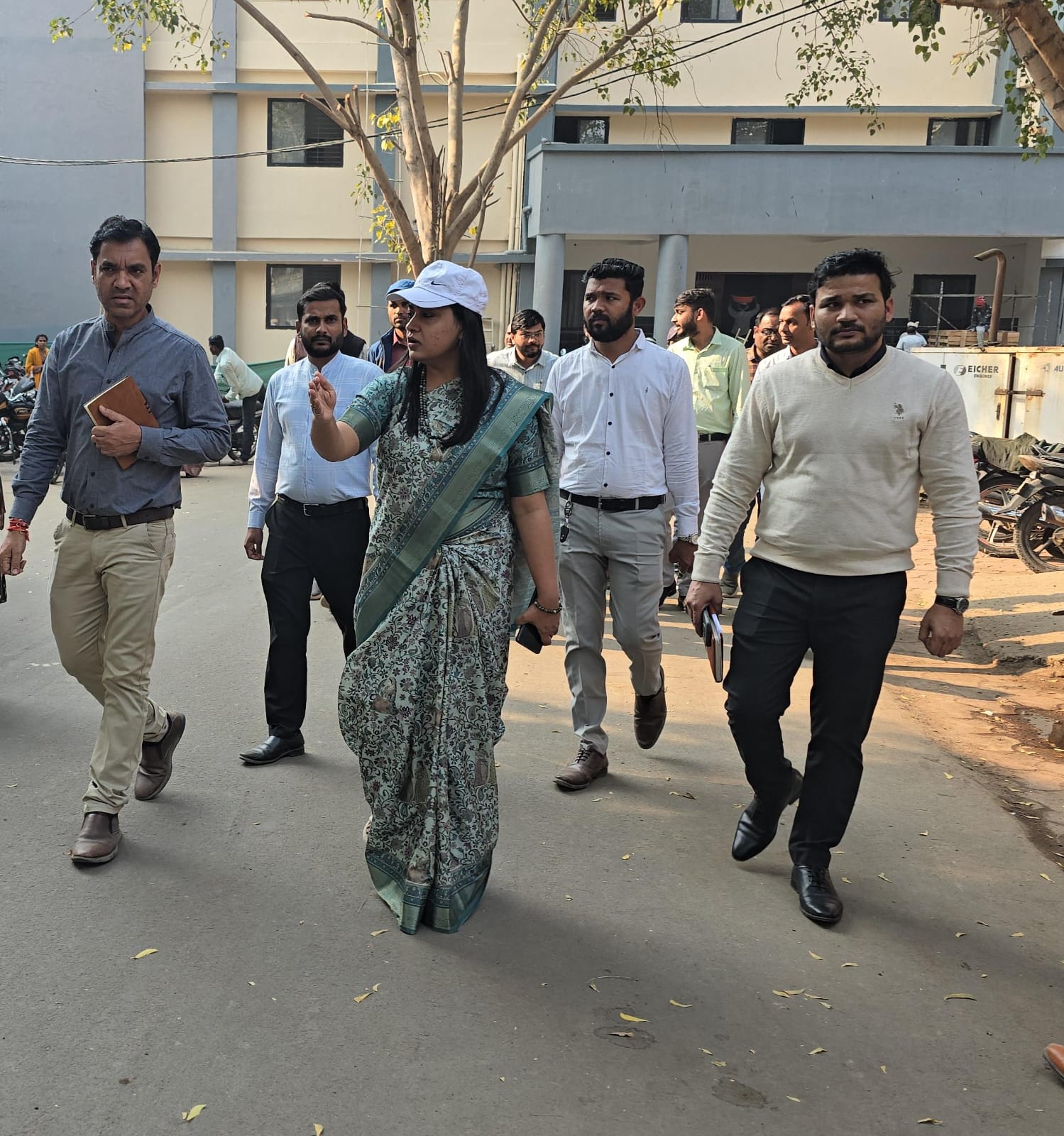 जिला अस्पताल पहुँची कलेक्टर जयति सिंह, निर्माण कार्यों में गुणवत्ता सुनिश्चित करने के साथ ‘बाल वैभव’ पहल को सराहा