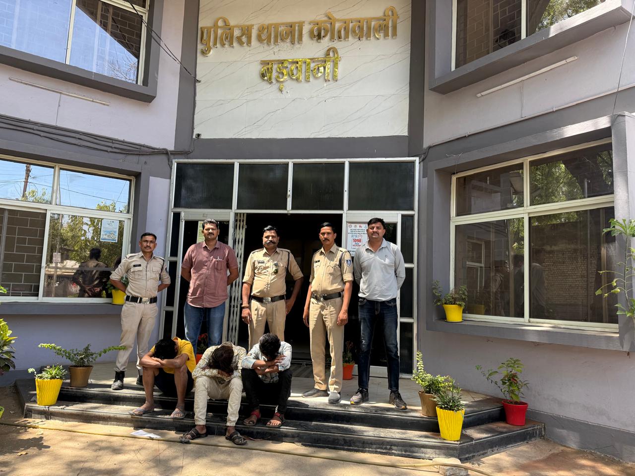 बड़वानी पुलिस के ऑपरेशन हवालात की बड़ी सफलता, भागने की फिराक में थे 3 स्थायी वारंटी